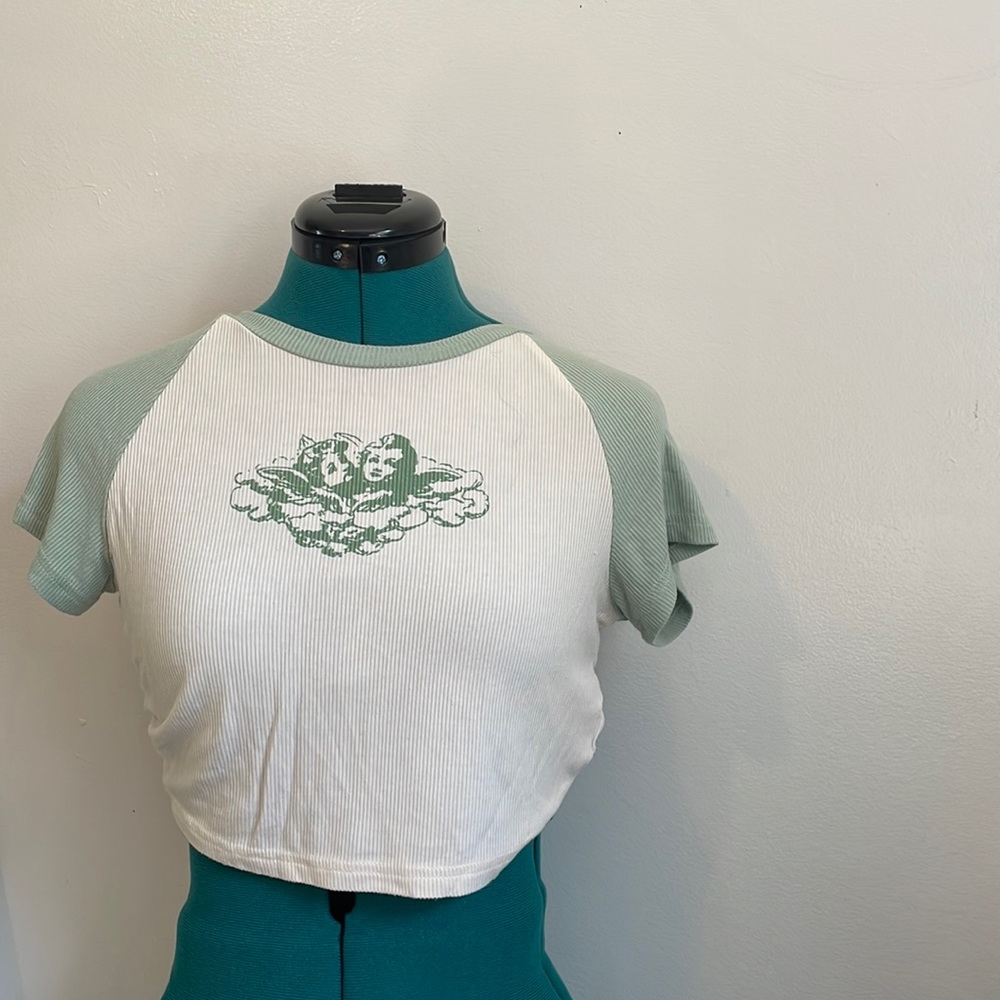 angel green & white cropped tee